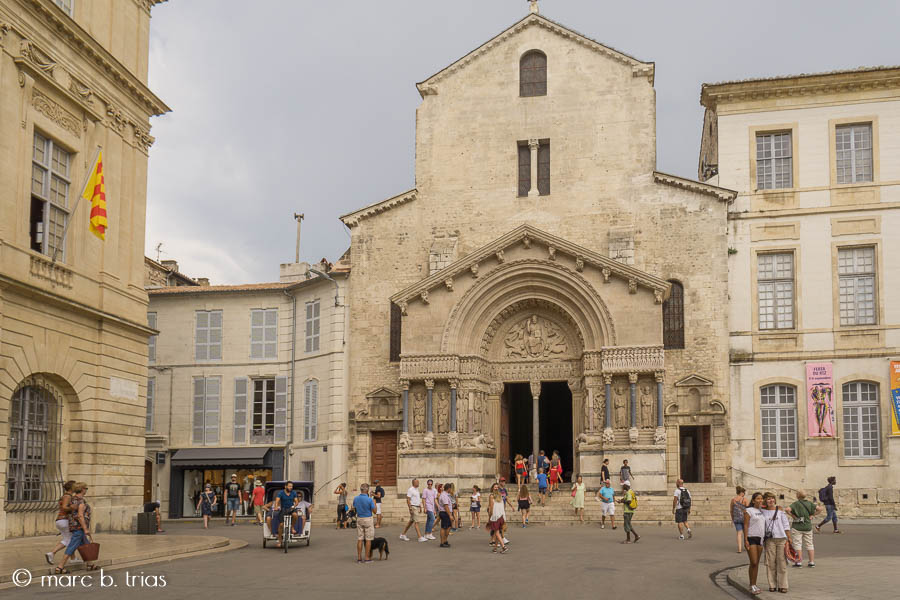 Catedral de Saint-Trophime per fora