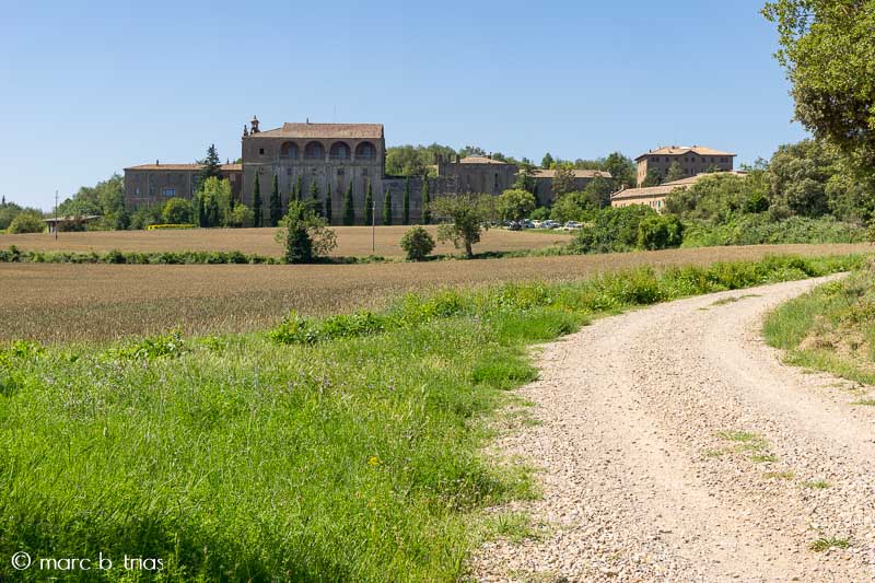 El santuari des d'un camí proper