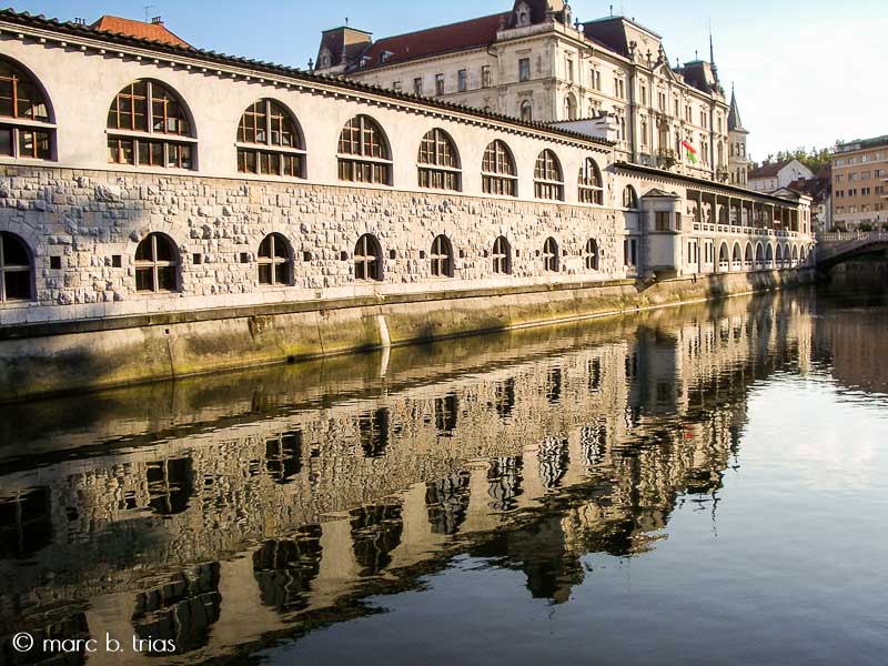 Mercat Central vist des del riu