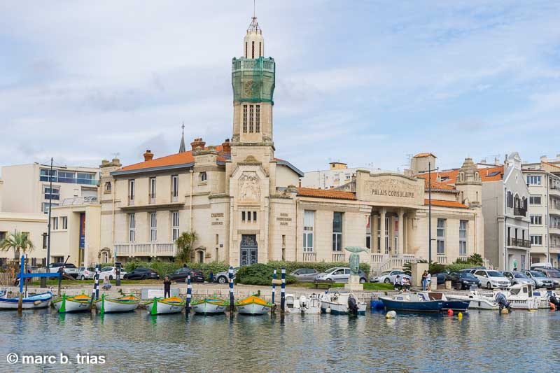 Palau Consular des de l'altra banda del canal